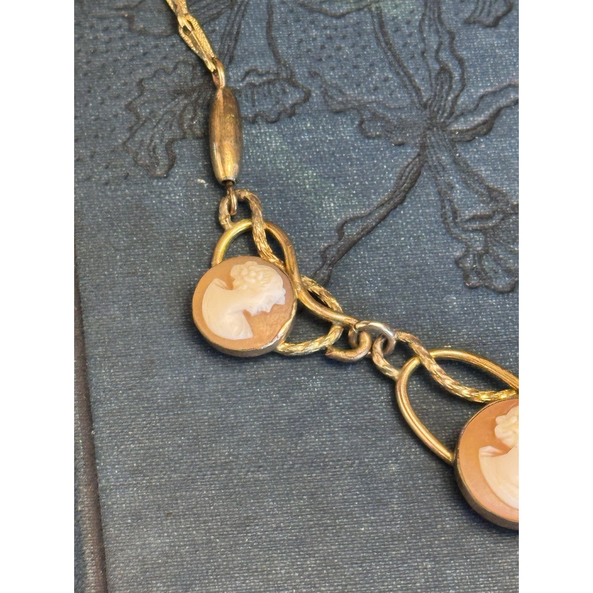 Cameo Necklace Three Portraits Goldtone Openwork Links Vintage Romantic 19”