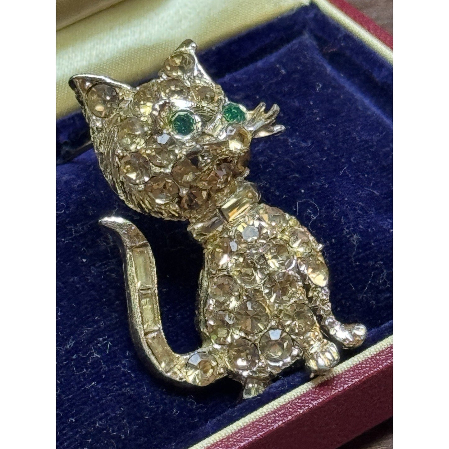 Vintage Rhinestone Cat Brooch Green Eyes Goldtone Figural Kitty Pin 1.75”
