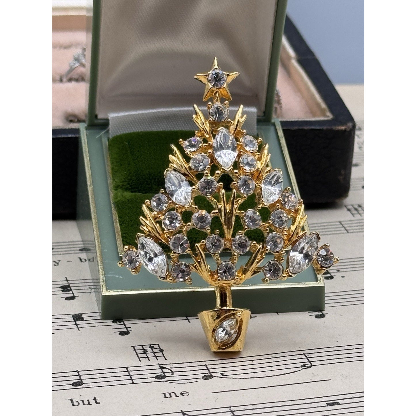 Christmas Tree Brooch Vintage Goldtone Clear Rhinestone Figural Pin 2.5” Holiday