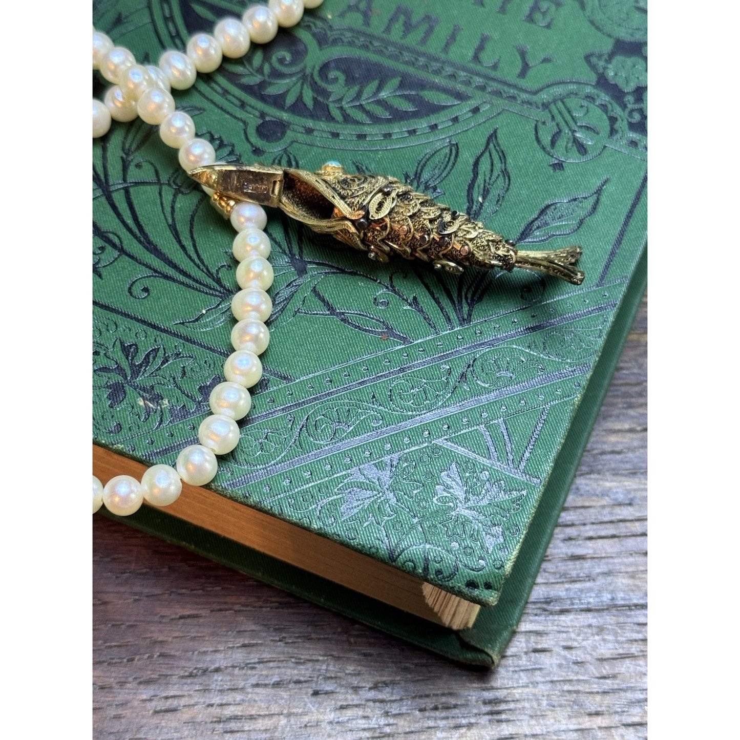 Goldtone Fish Pendant SILVER Filigree Faux Pearl Necklace Opening Fish 22”