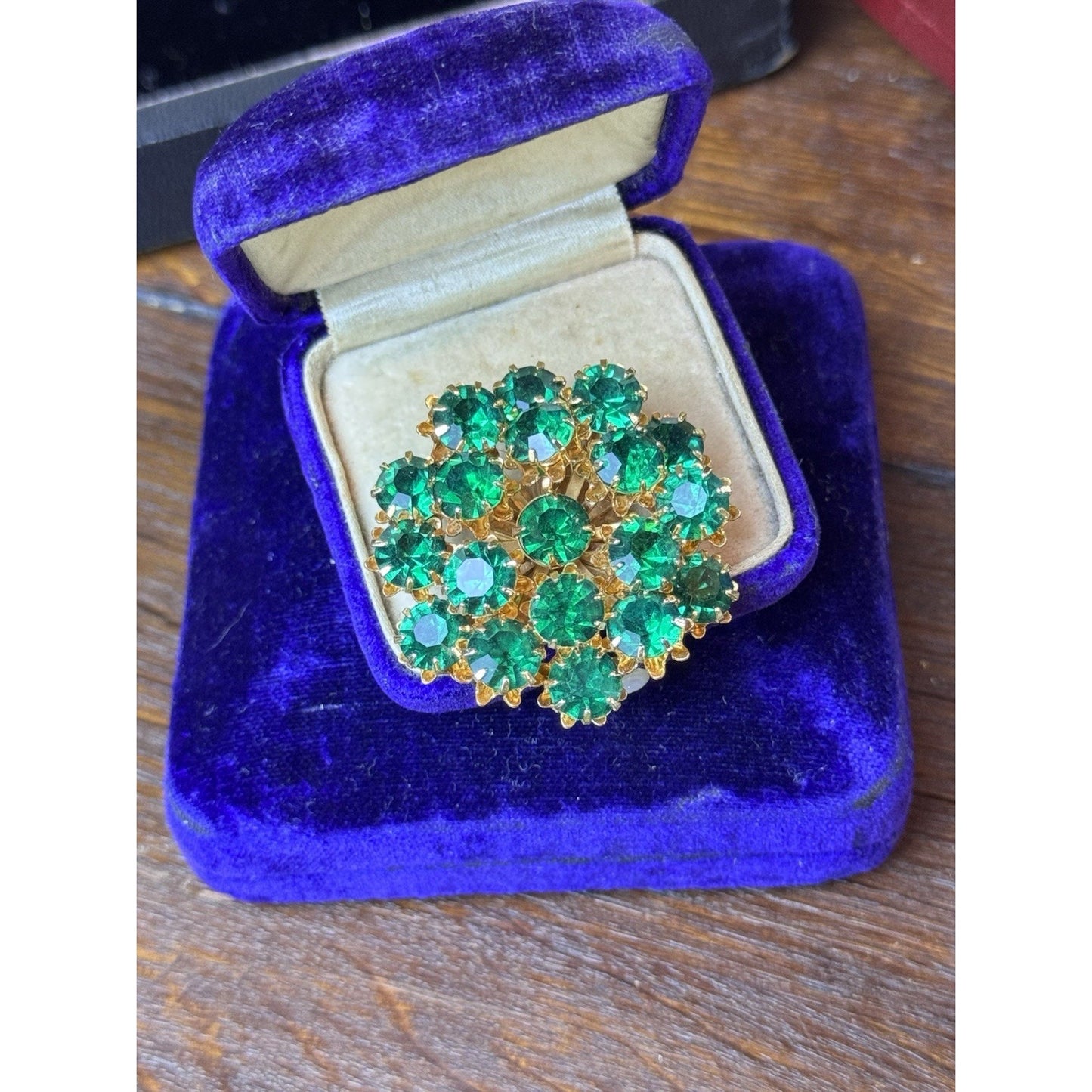 Vintage Green Rhinestone Brooch Goldtone Round Cluster Pin 1.75”