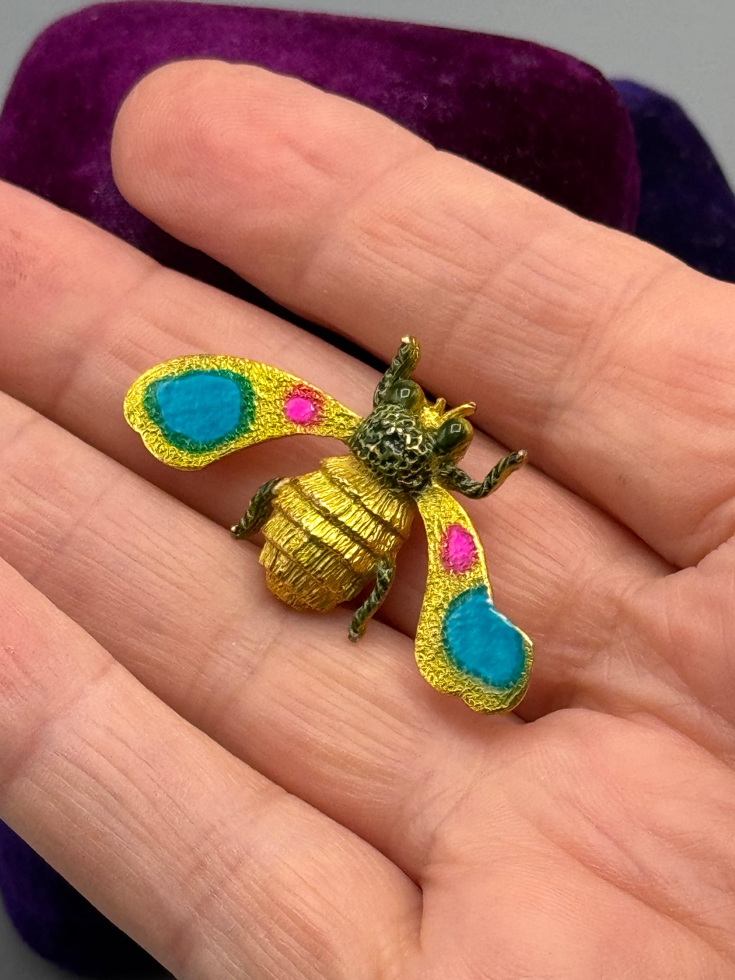 Vintage Goldtone Bee Brooch Enameled Insect Pin Figural 1.75”