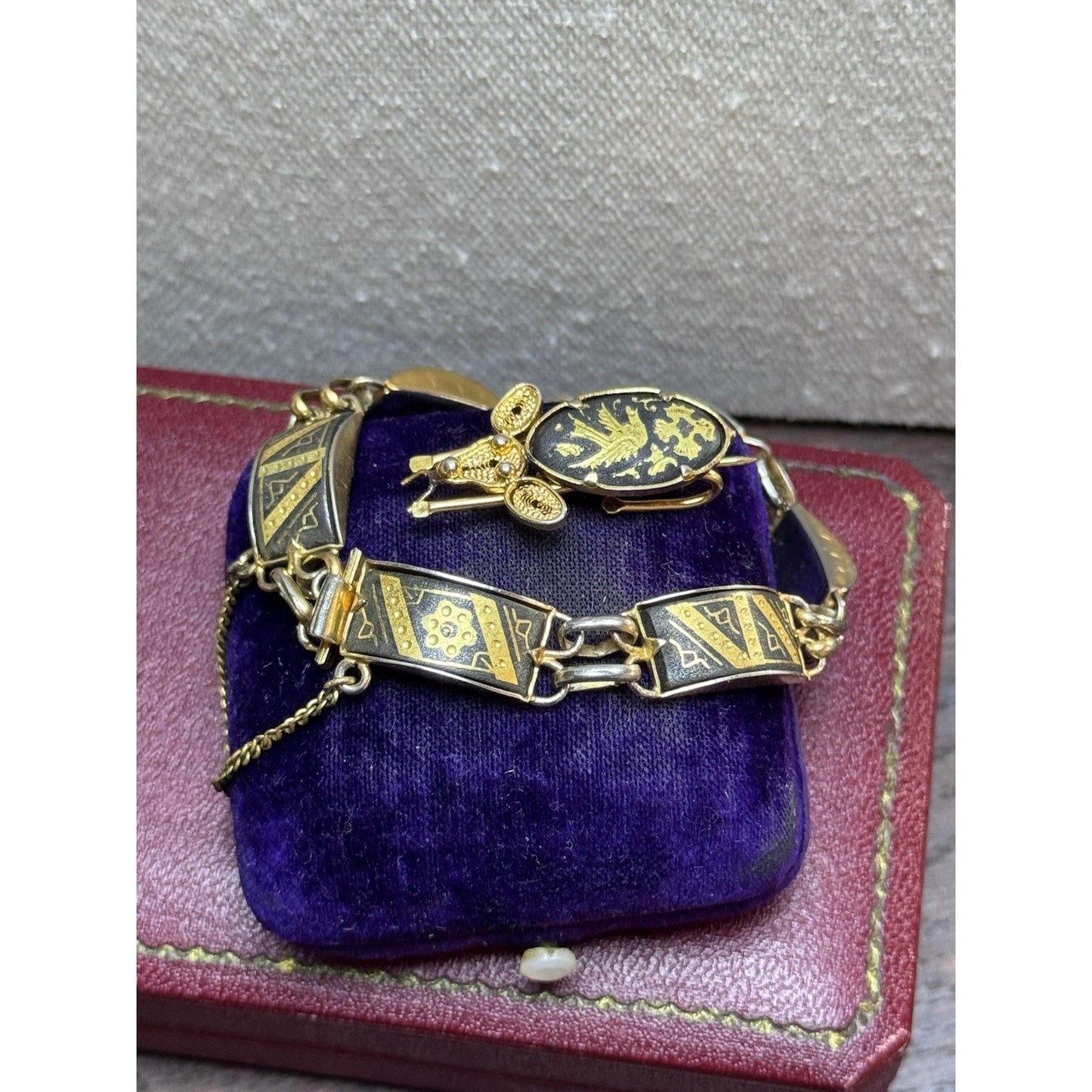 Vintage Damascene Bracelet 6.5” Black Goldtone Link Bracelet Mouse Brooch Set