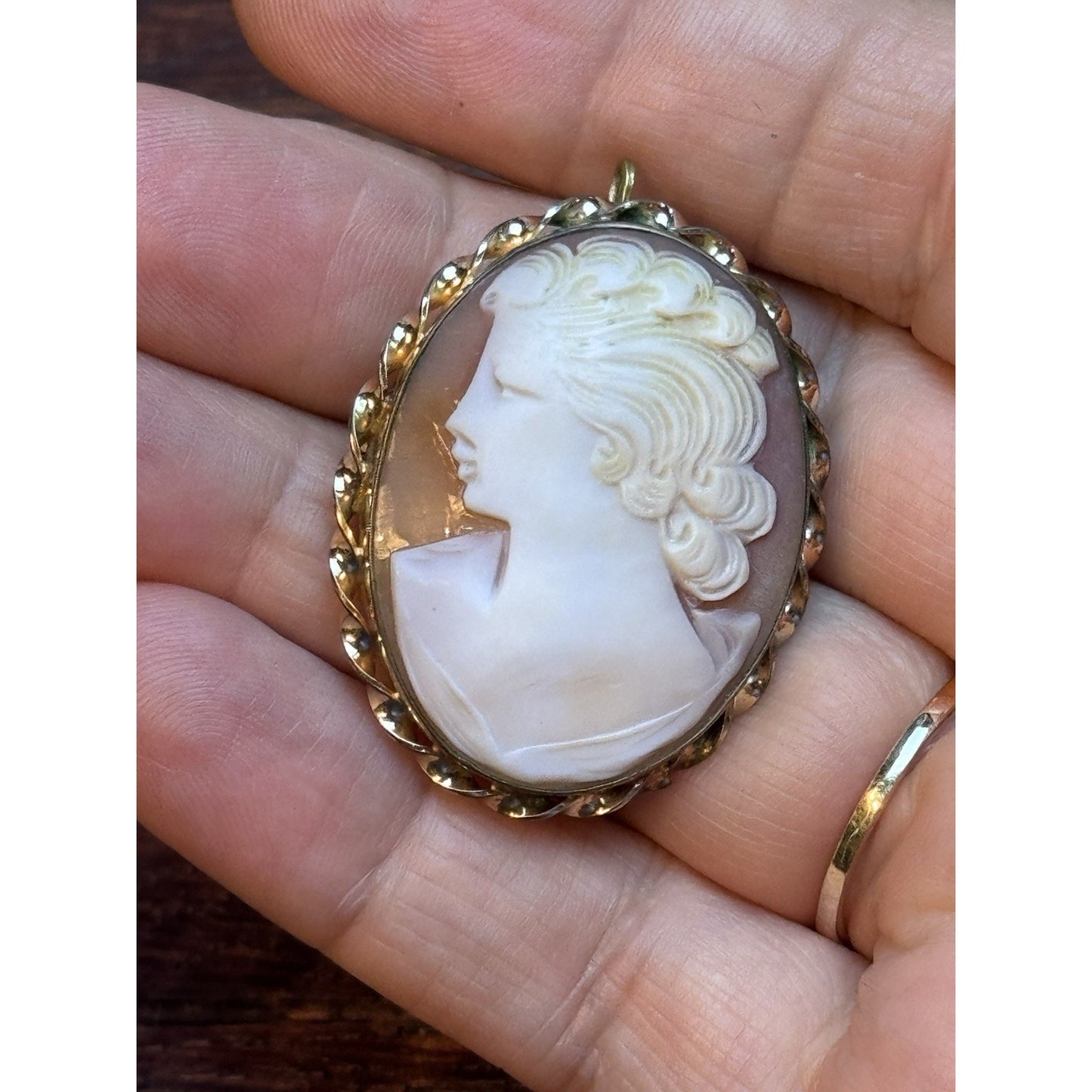Vintage 12K Gold-Filled Left Facing Carved Shell Cameo Brooch Pendant