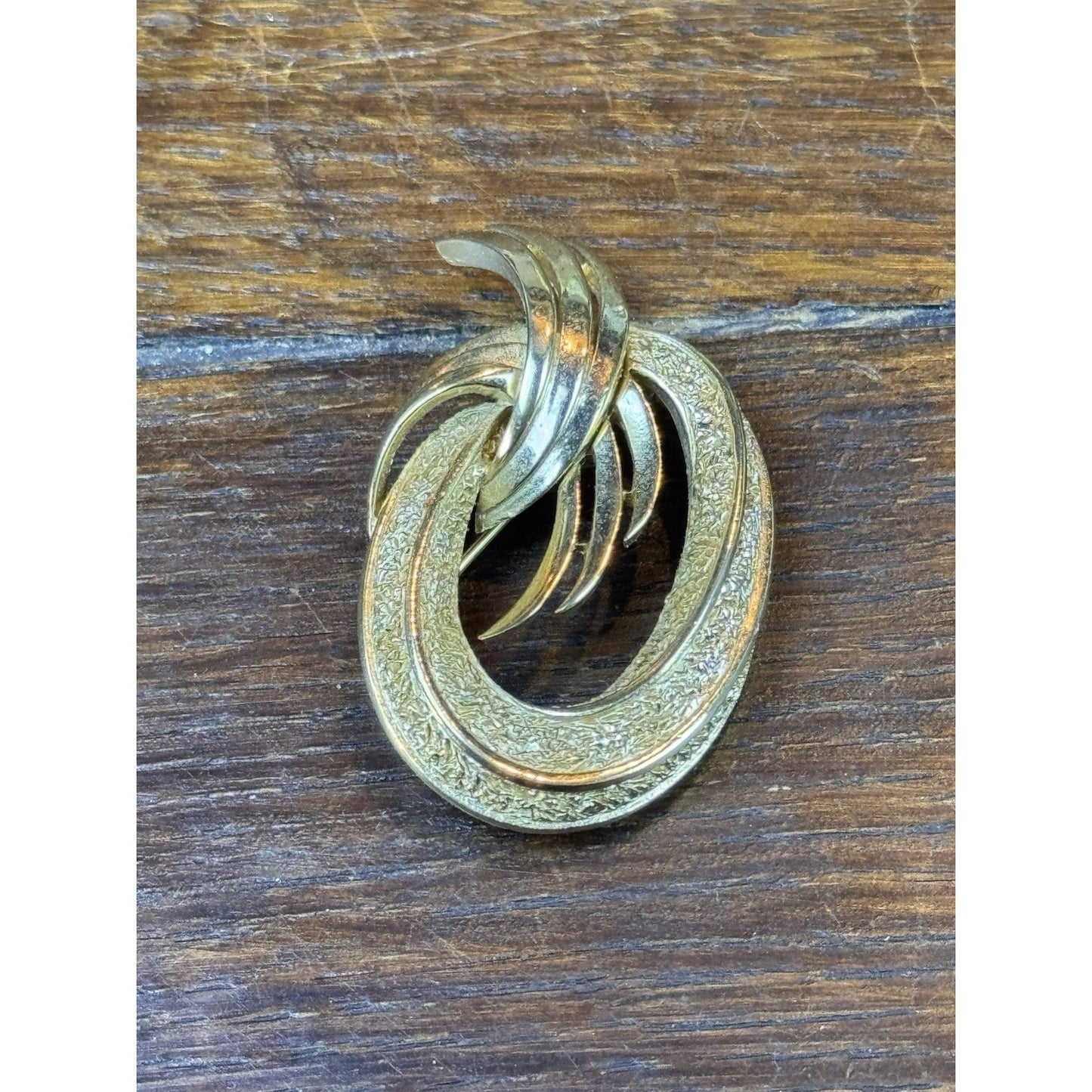 Vintage Crown Trifari Brooch Goldtone Modernist Textured Oval Abstract Pin