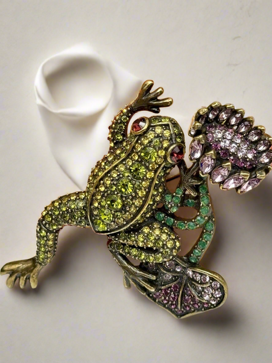 Heidi Daus LARGE Frog BROOCH With Flower Pin Green Pink Vintage Collector EDITION