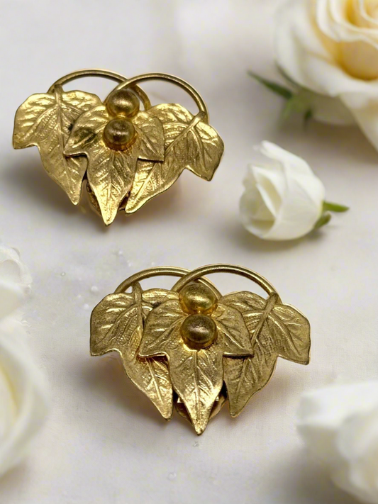 Vintage Pair Of Dress Clips Goldtone Leaf Design ESTATE QUALITY