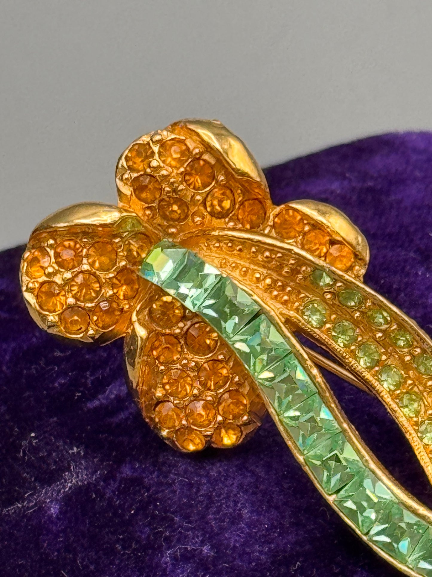 Vintage Pell Brooch Goldtone Bow Ribbon Green Rhinestone Amber Crystal 2.5”