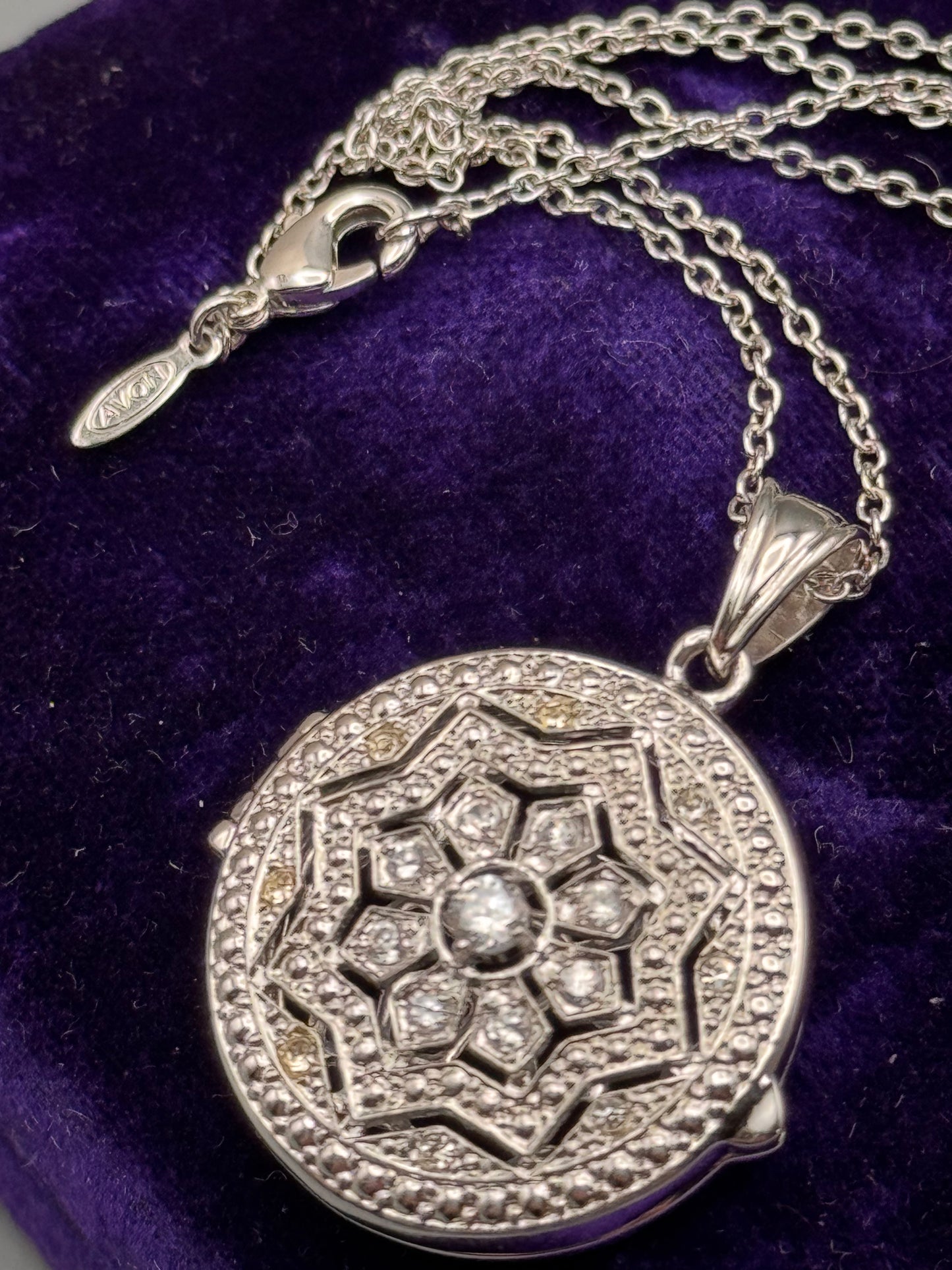 Vintage Avon Silver-tone Locket Filigree Rhinestone Necklace 16” 1” Locket