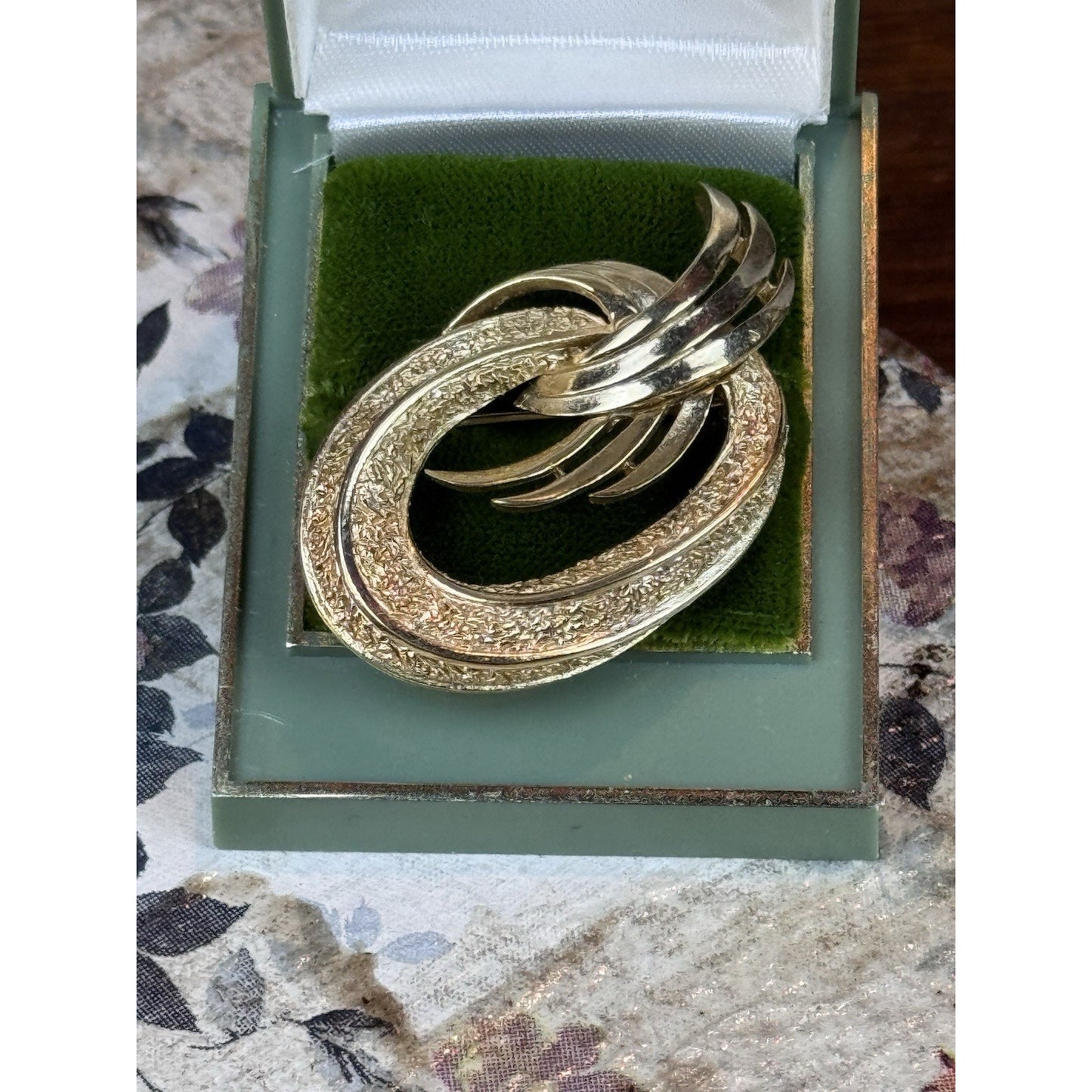 Vintage Crown Trifari Brooch Goldtone Modernist Textured Oval Abstract Pin
