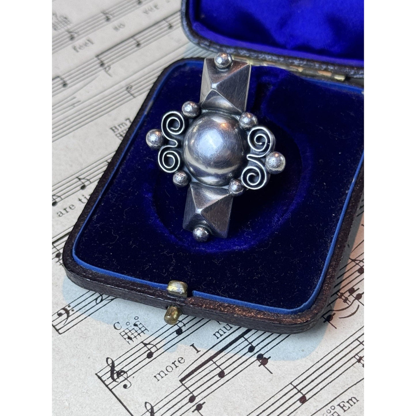 Vintage Finnish 916H Silver Handmade Folk Art Statement Ring Size 6 1968