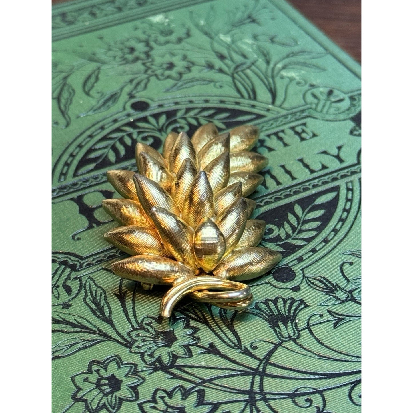 Vintage Brooch Wheat Sheaf Goldtone Statement Piece 2 5/8”