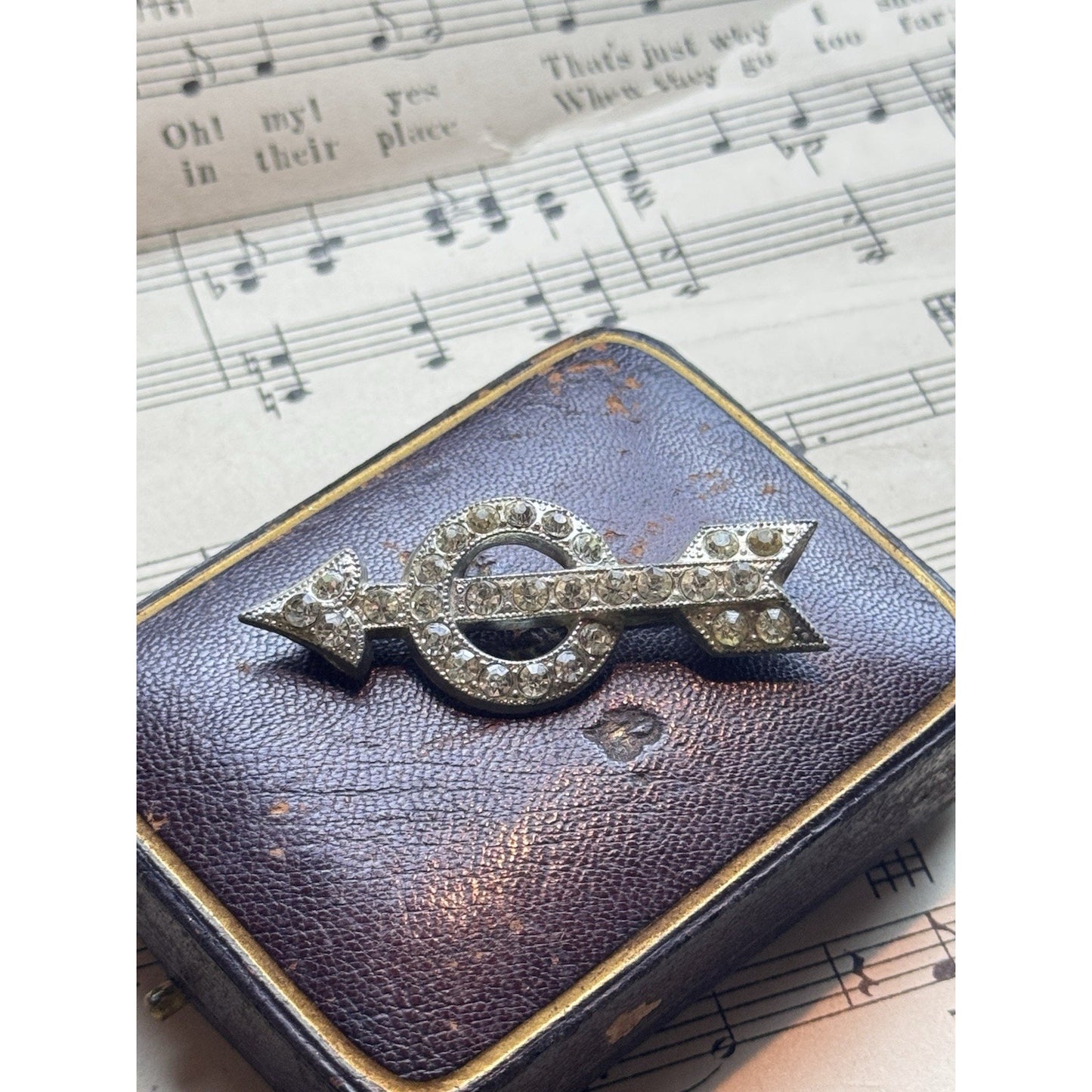 Vintage ARROW Brooch Art Deco Rhinestone Pot Metal 2” x .75”