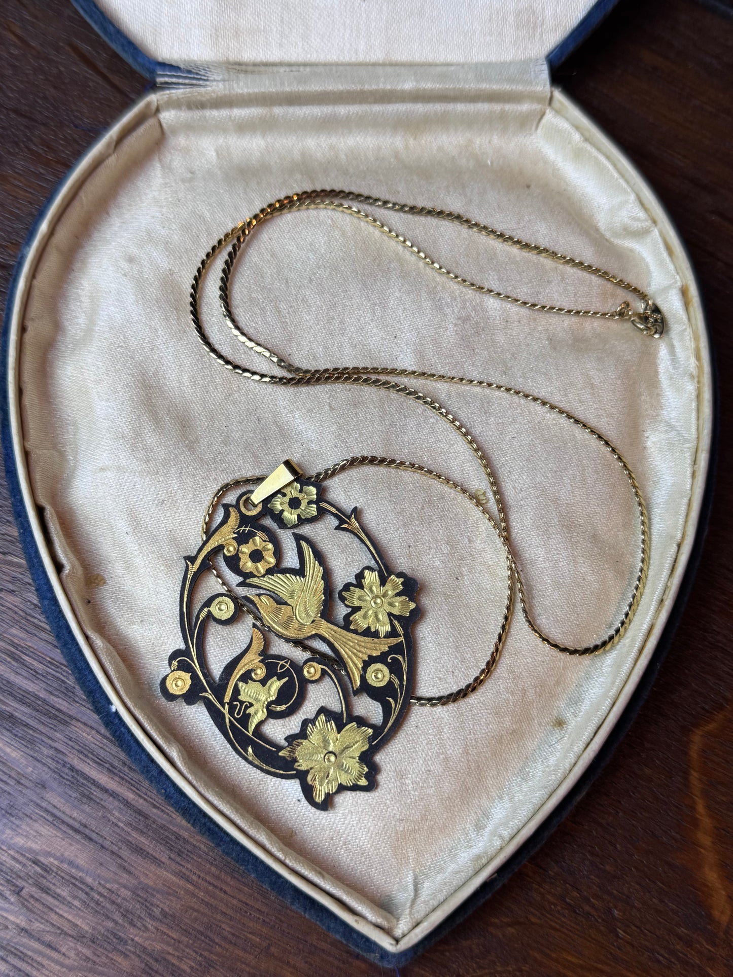 Spanish Damascene Bird Pendant Black Gold Tone Necklace 24” Trifari Chain Vintage