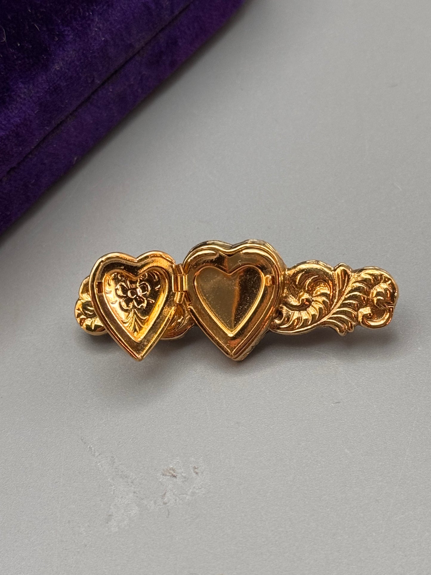 Vintage Goldtone Heart Photo Locket Brooch