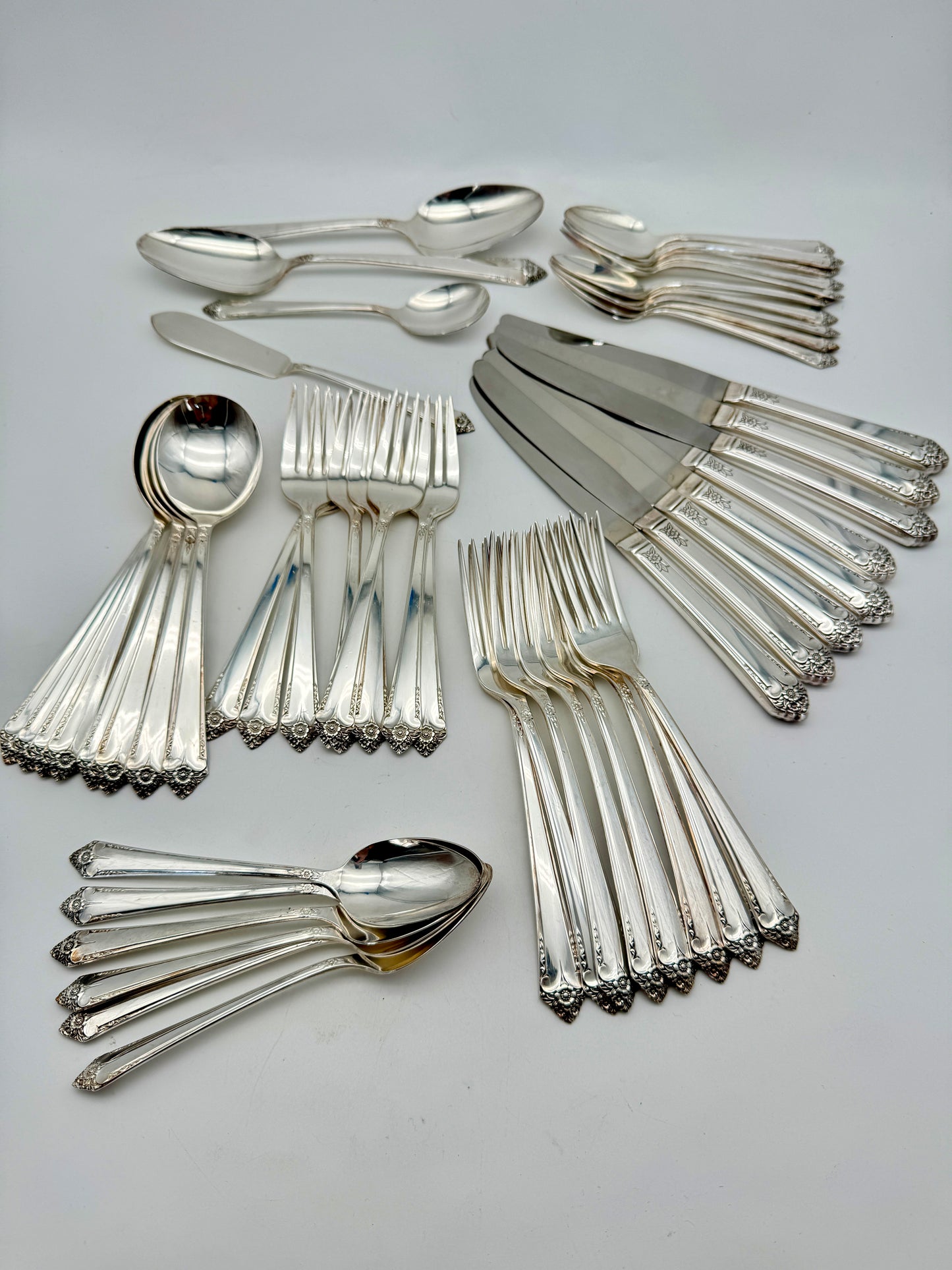 52 Pcs Roger’s Bros STARLIGHT 1950 Silverware Set For 8 In Wood Chest