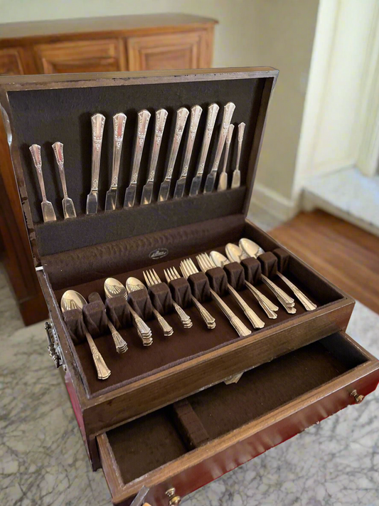 Silverware TREASURE 1940 Rogers Set In Wooden Chest Silverplate Overlay IS 49pcs