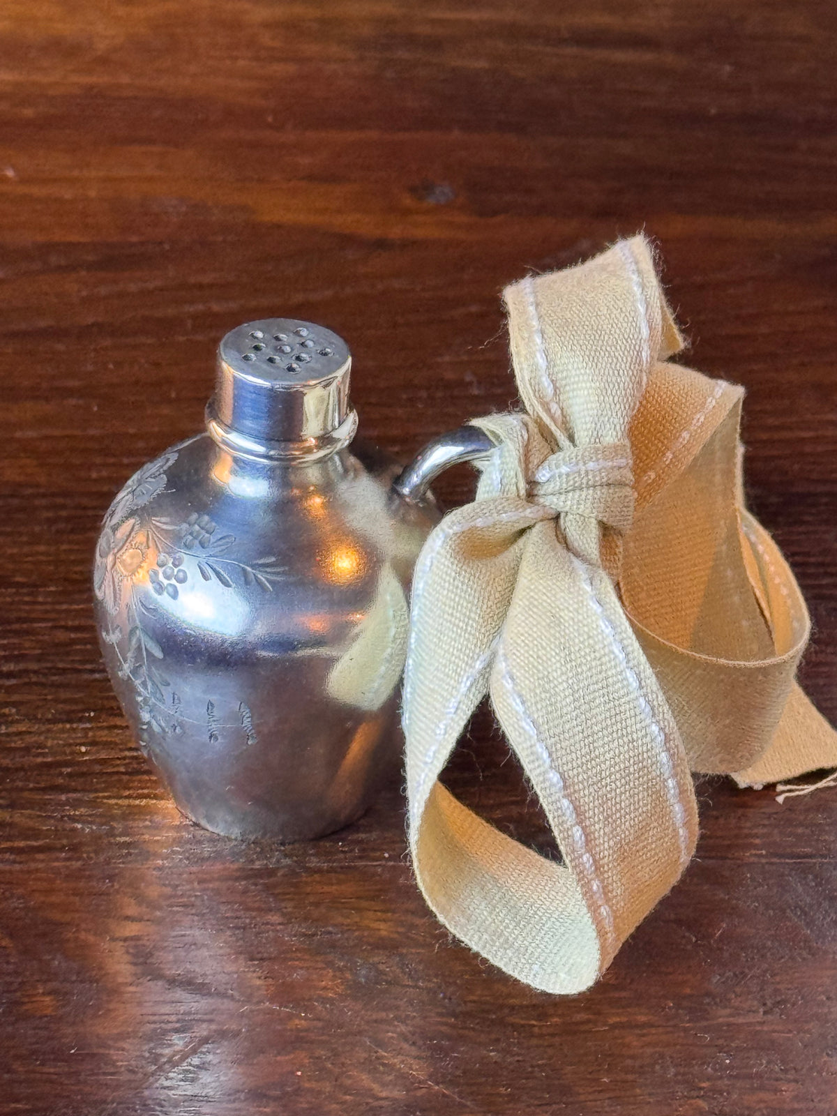 Silverplate Pepper Shaker Ornament Wilcox Quadruple Plate Floral 2.25”
