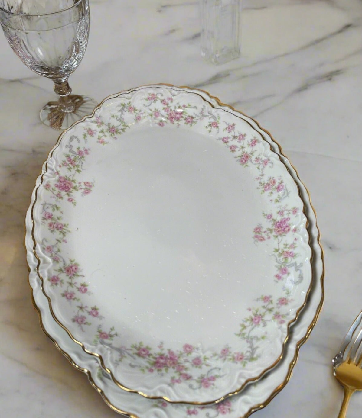 2  Nesting Platters 12” & 13” Hutchenreuther Richelieu 7658 Rose Design Gold