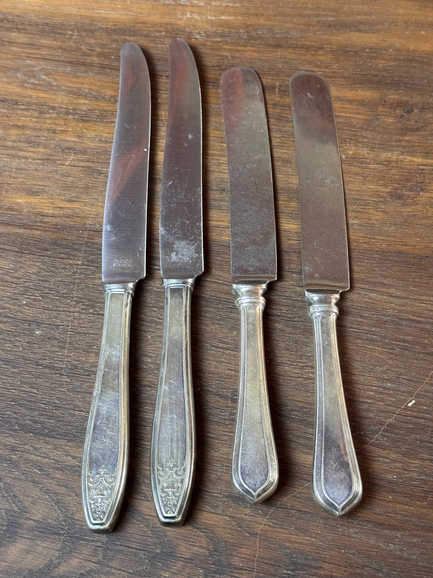 Set 4 Vintage Dinner Knives Silver Plate Handles Mixed Sizes