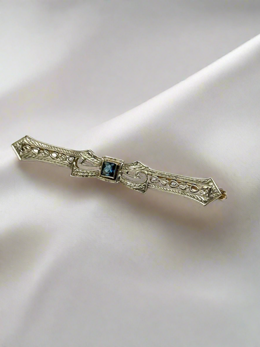 Art Deco Style 10kt Gold Marked Bar Pin With Blue Center Stone ESTATE QUALITY