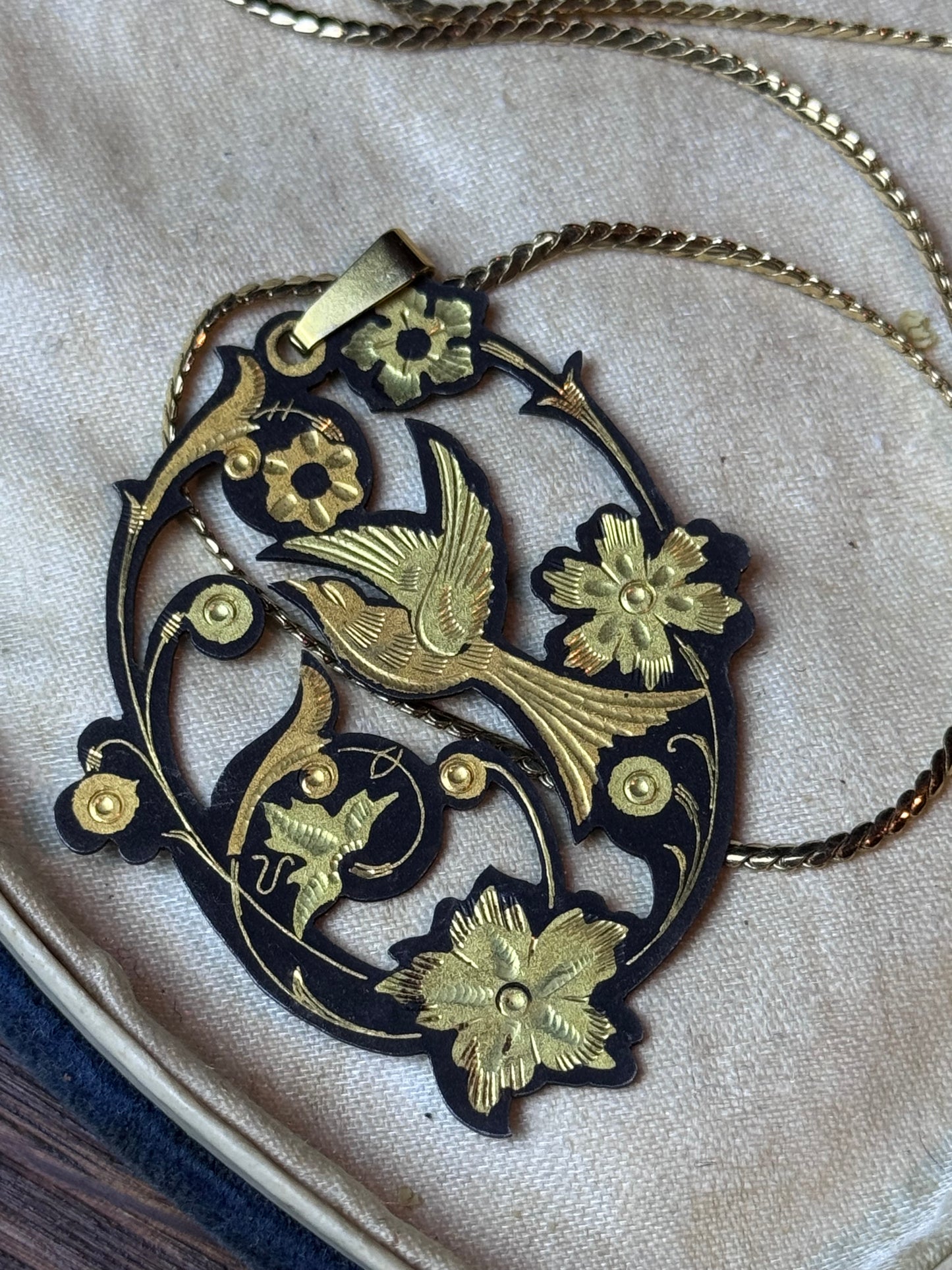 Spanish Damascene Bird Pendant Black Gold Tone Necklace 24” Trifari Chain Vintage