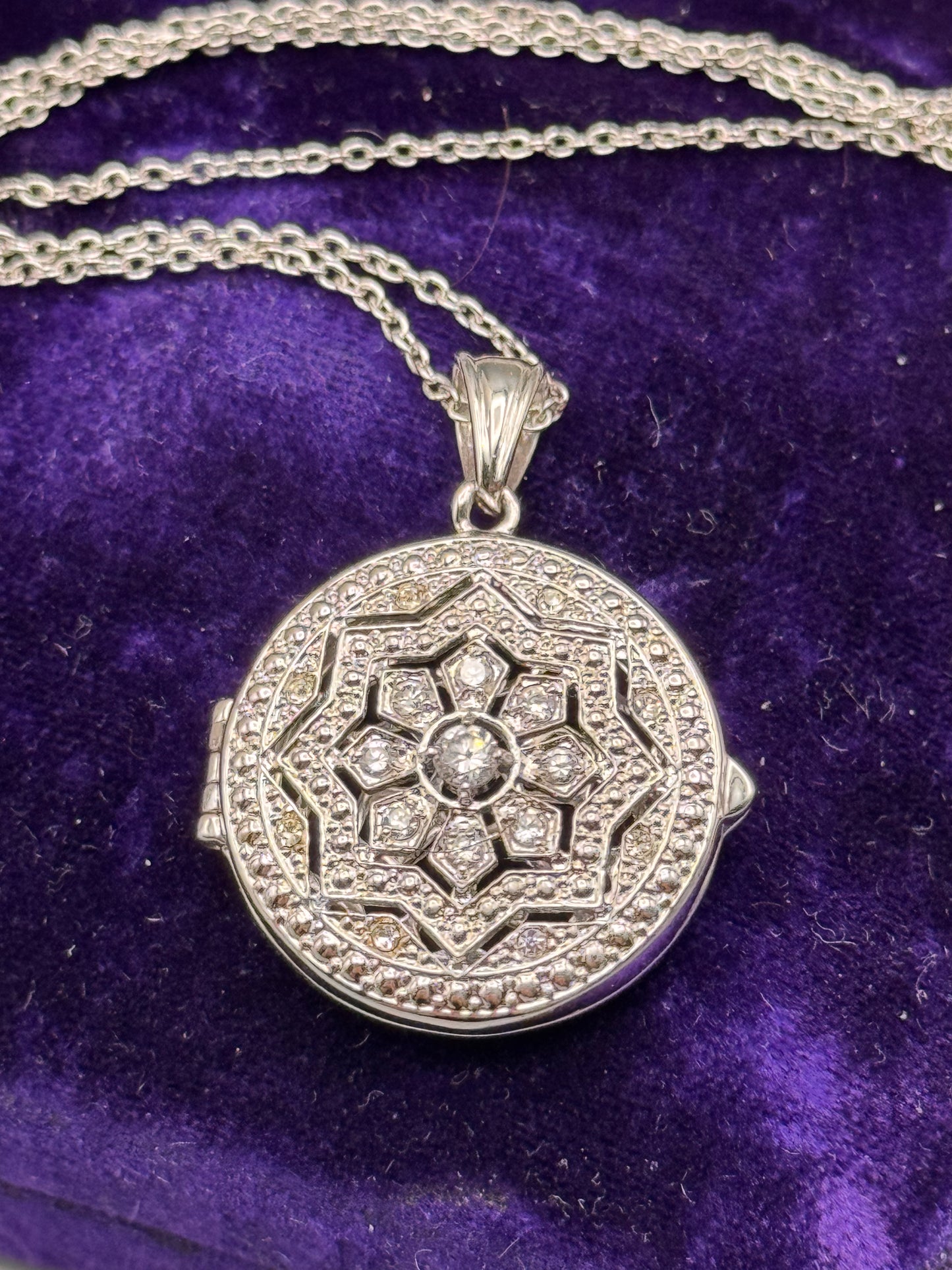 Vintage Avon Silver-tone Locket Filigree Rhinestone Necklace 16” 1” Locket