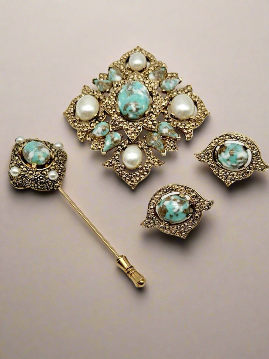 Vintage 1968 Sarah Coventry "Remembrance" Jewelry Set Brooch Stick Pin Earrings