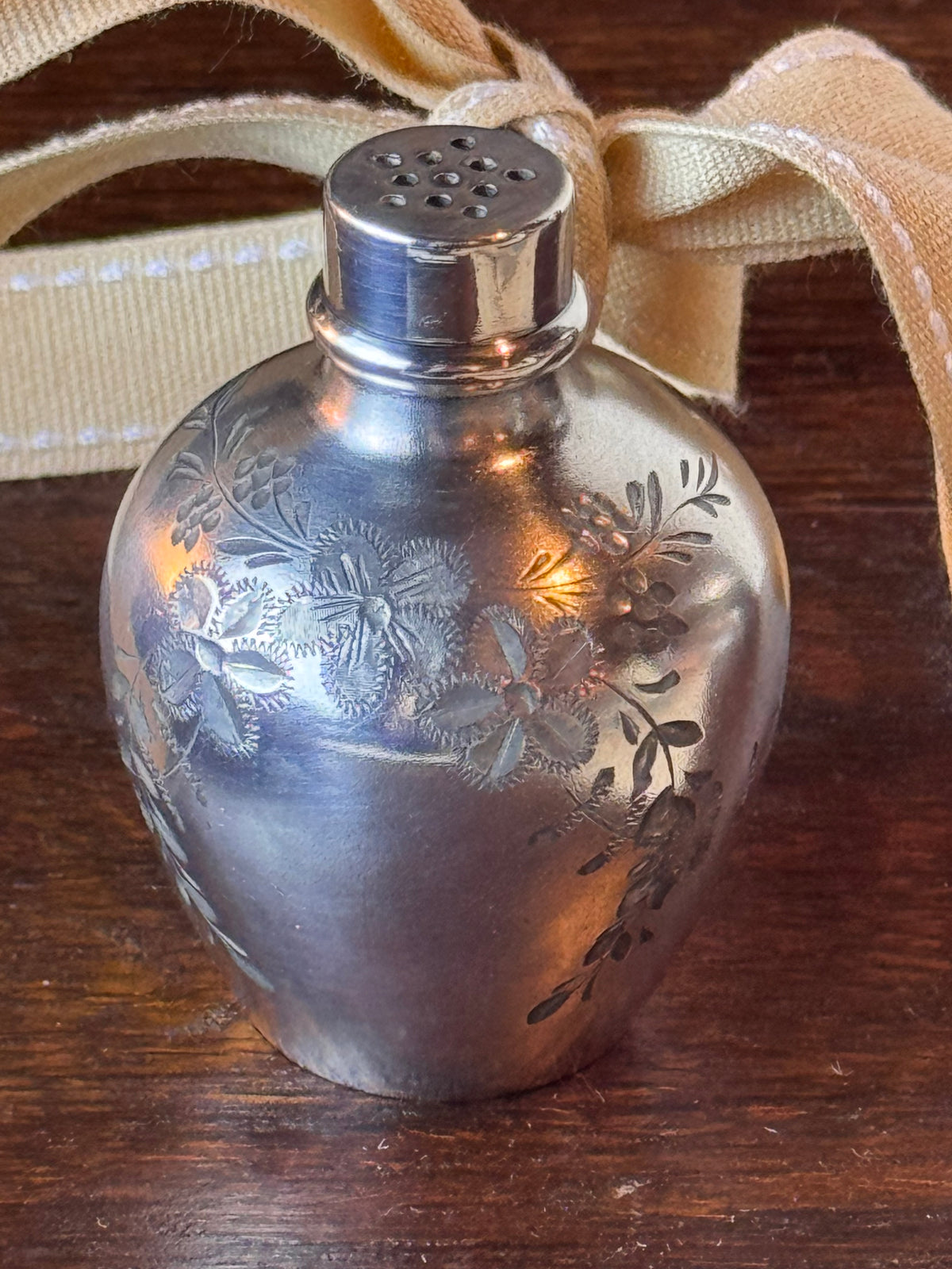 Silverplate Pepper Shaker Ornament Wilcox Quadruple Plate Floral 2.25”