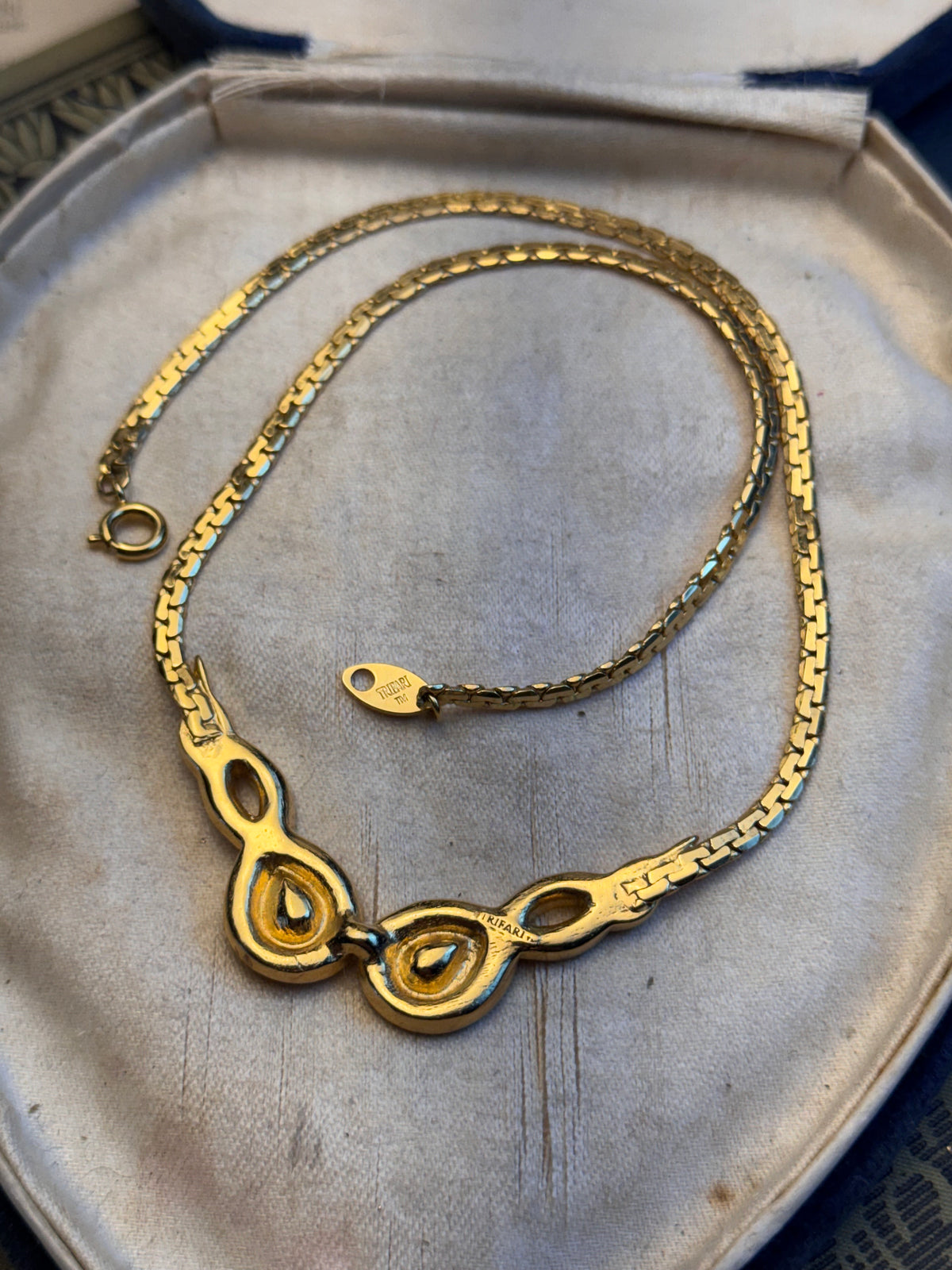 Vintage Trifari TM Necklace Goldtone Clear Crystals Signed 80s Couture