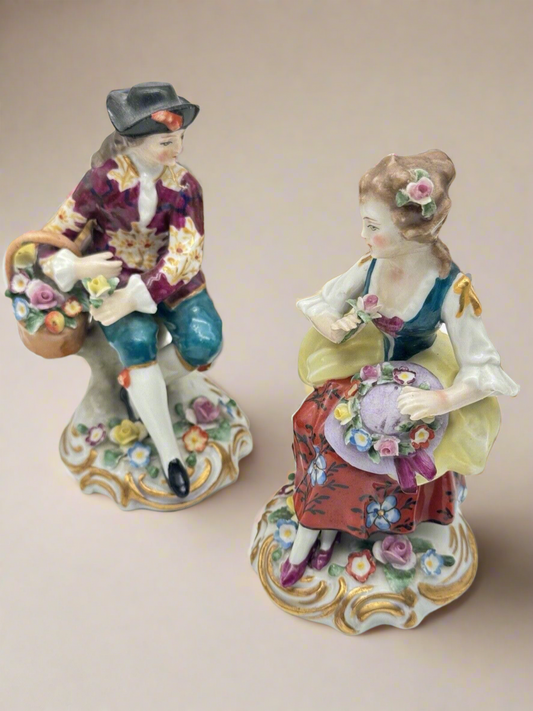 Pair Sitzendorf c. 1902-1954 Couple Pair Flowers Porcelain Figurines EXQUISITE