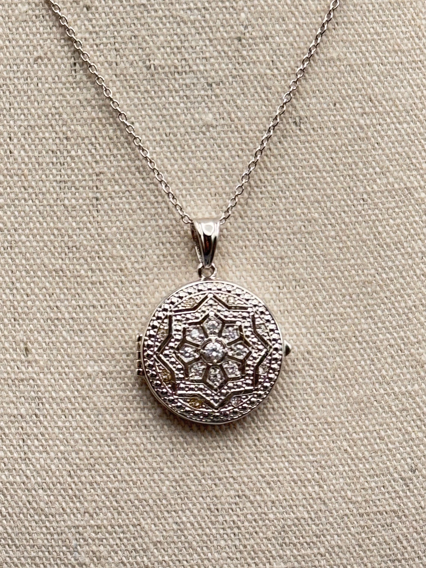 Vintage Avon Silver-tone Locket Filigree Rhinestone Necklace 16” 1” Locket