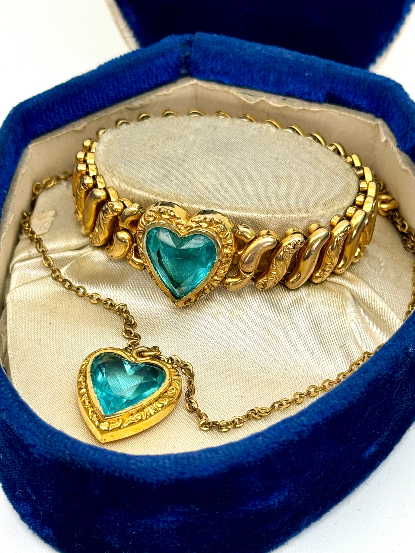 Vintage AMERICAN QUEEN Pitman & Keeler Sweetheart Bracelet Necklace Blue Heart CASE