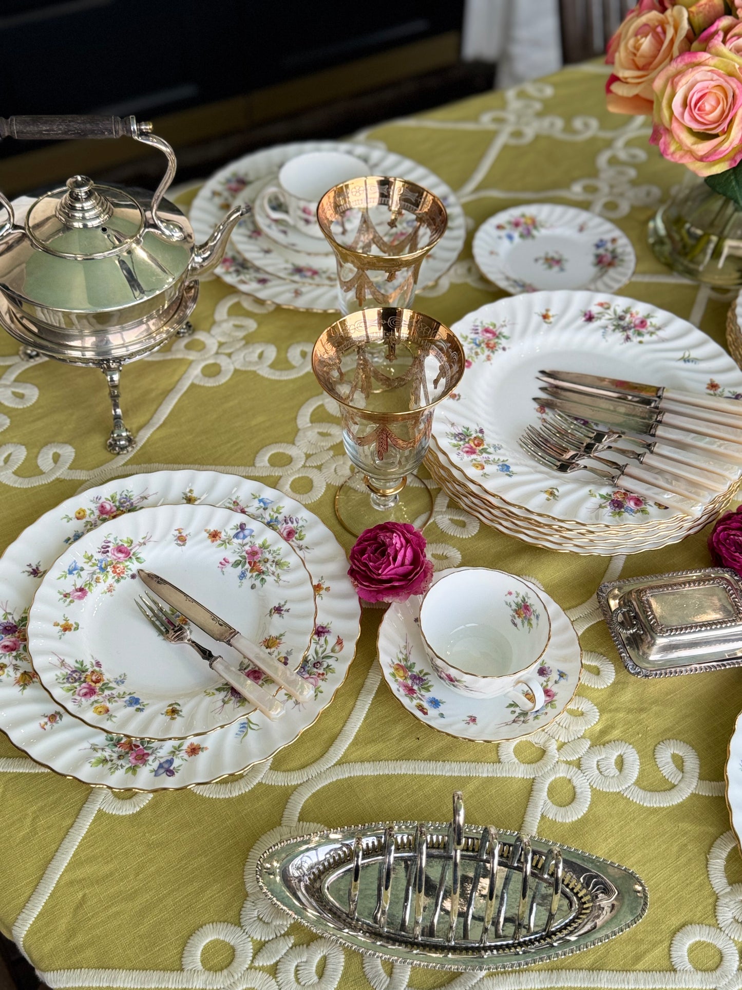 💗 Vintage Minton “Marlow” Fine Bone China Service for 8 – 40 Piece Floral Gilt Dinnerware Set 💗