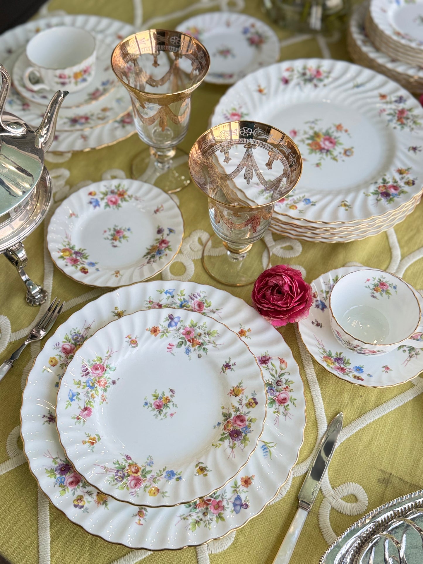 💗 Vintage Minton “Marlow” Fine Bone China Service for 8 – 40 Piece Floral Gilt Dinnerware Set 💗