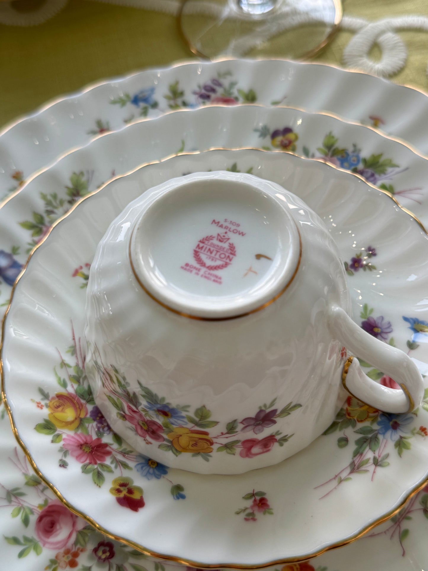 💗 Vintage Minton “Marlow” Fine Bone China Service for 8 – 40 Piece Floral Gilt Dinnerware Set 💗