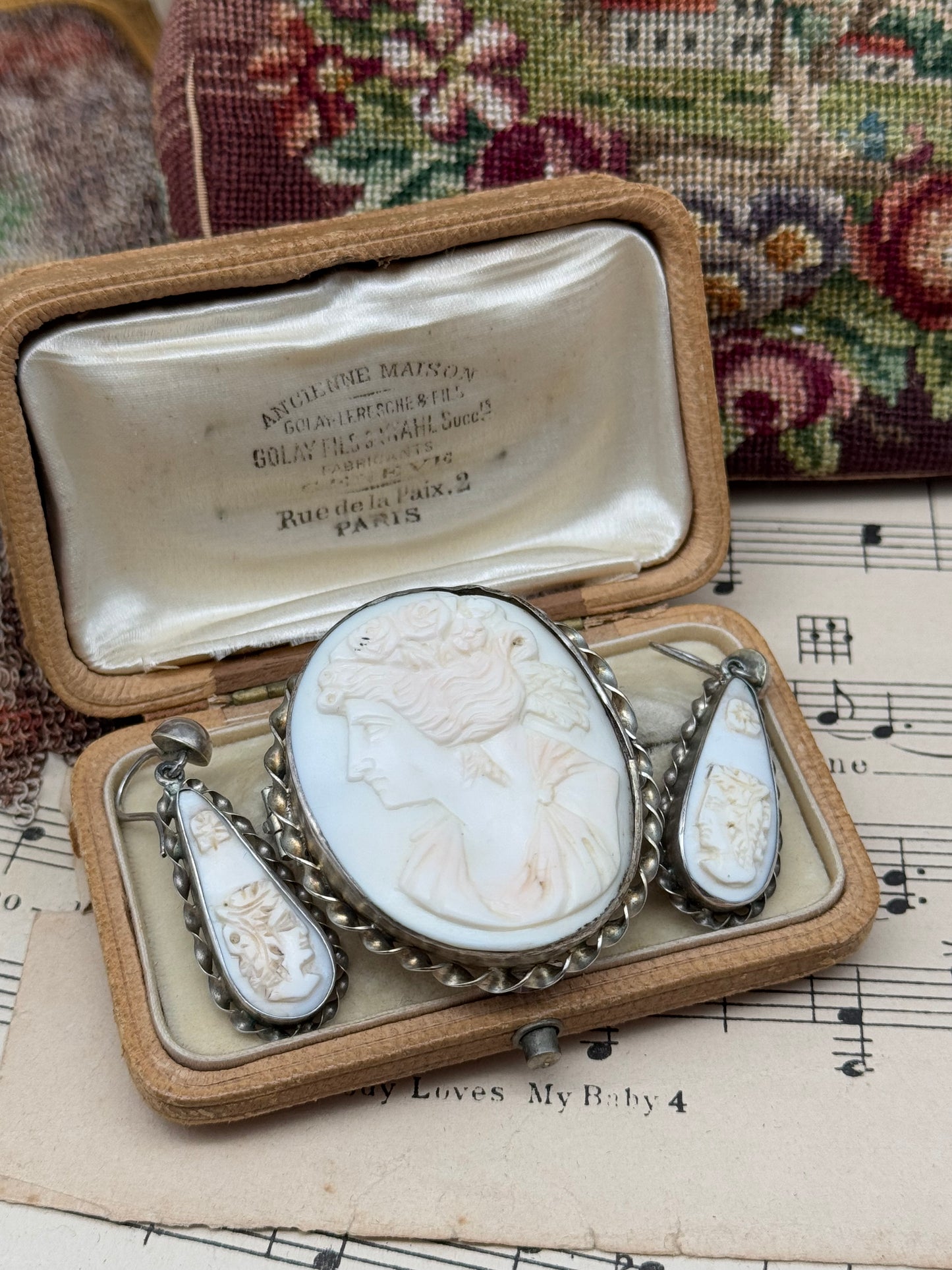 Antique VICTORIAN Coral Angel Skin Cameo Jewelry Set Grand Tour Brooch Earrings