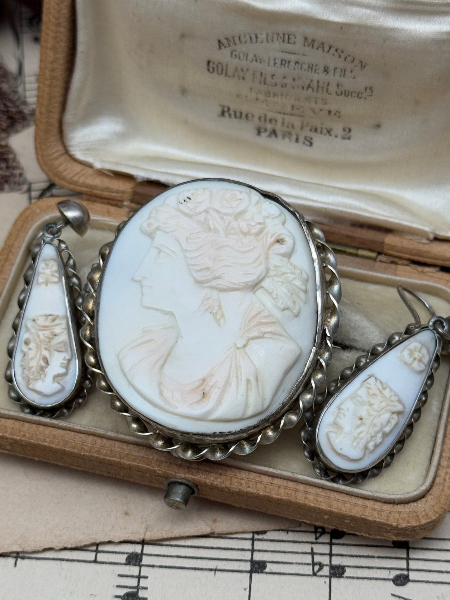 Antique VICTORIAN Coral Angel Skin Cameo Jewelry Set Grand Tour Brooch Earrings