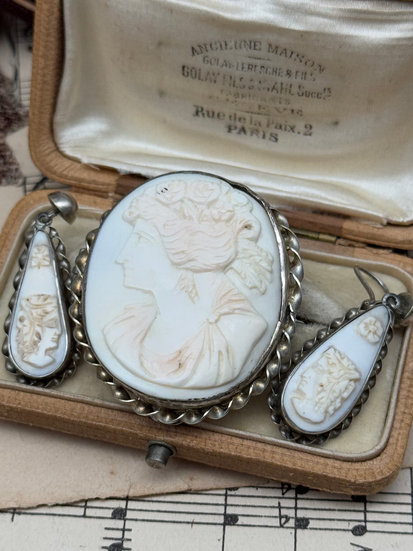 Antique VICTORIAN Coral Angel Skin Cameo Jewelry Set Grand Tour Brooch Earrings