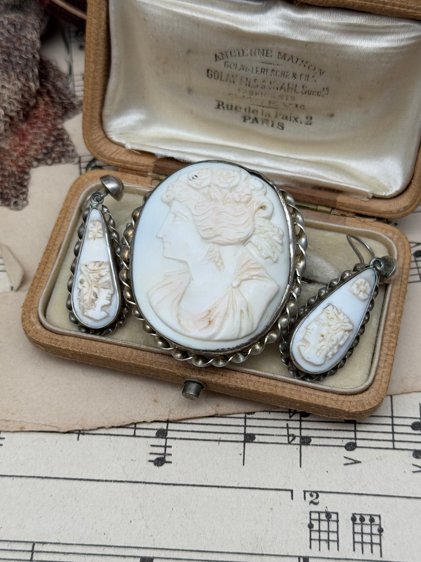 Antique VICTORIAN Coral Angel Skin Cameo Jewelry Set Grand Tour Brooch Earrings