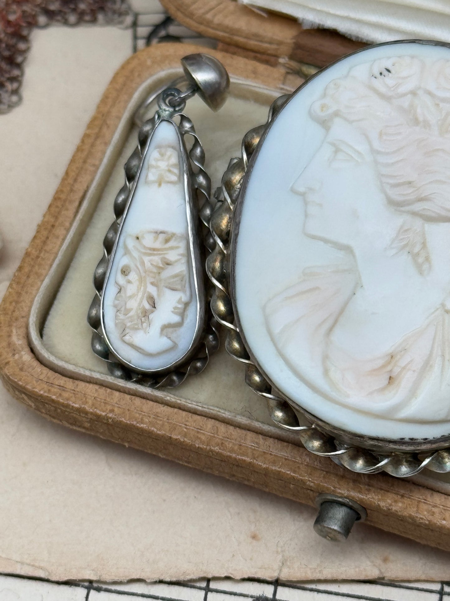 Antique VICTORIAN Coral Angel Skin Cameo Jewelry Set Grand Tour Brooch Earrings