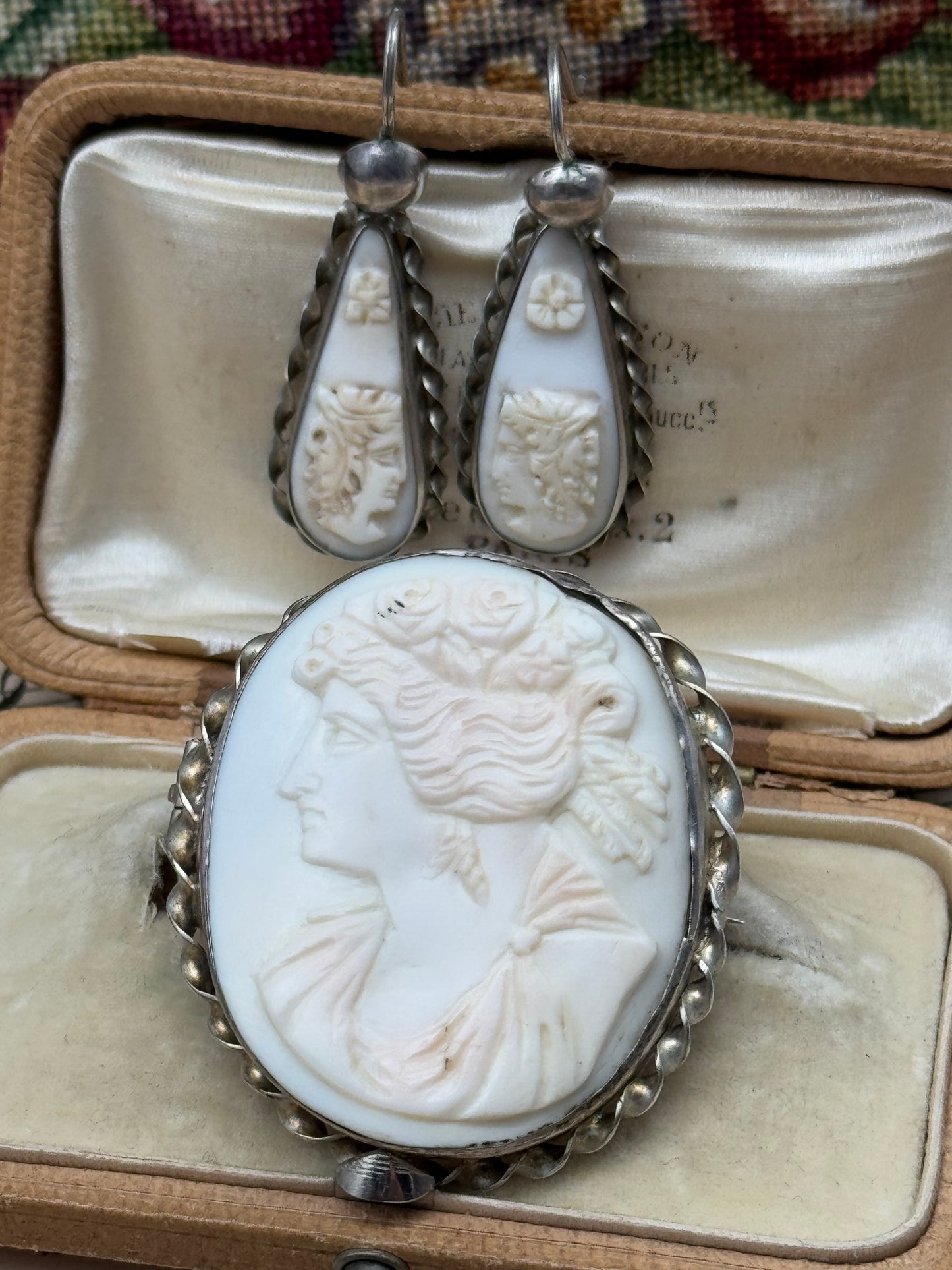 Antique VICTORIAN Coral Angel Skin Cameo Jewelry Set Grand Tour Brooch Earrings