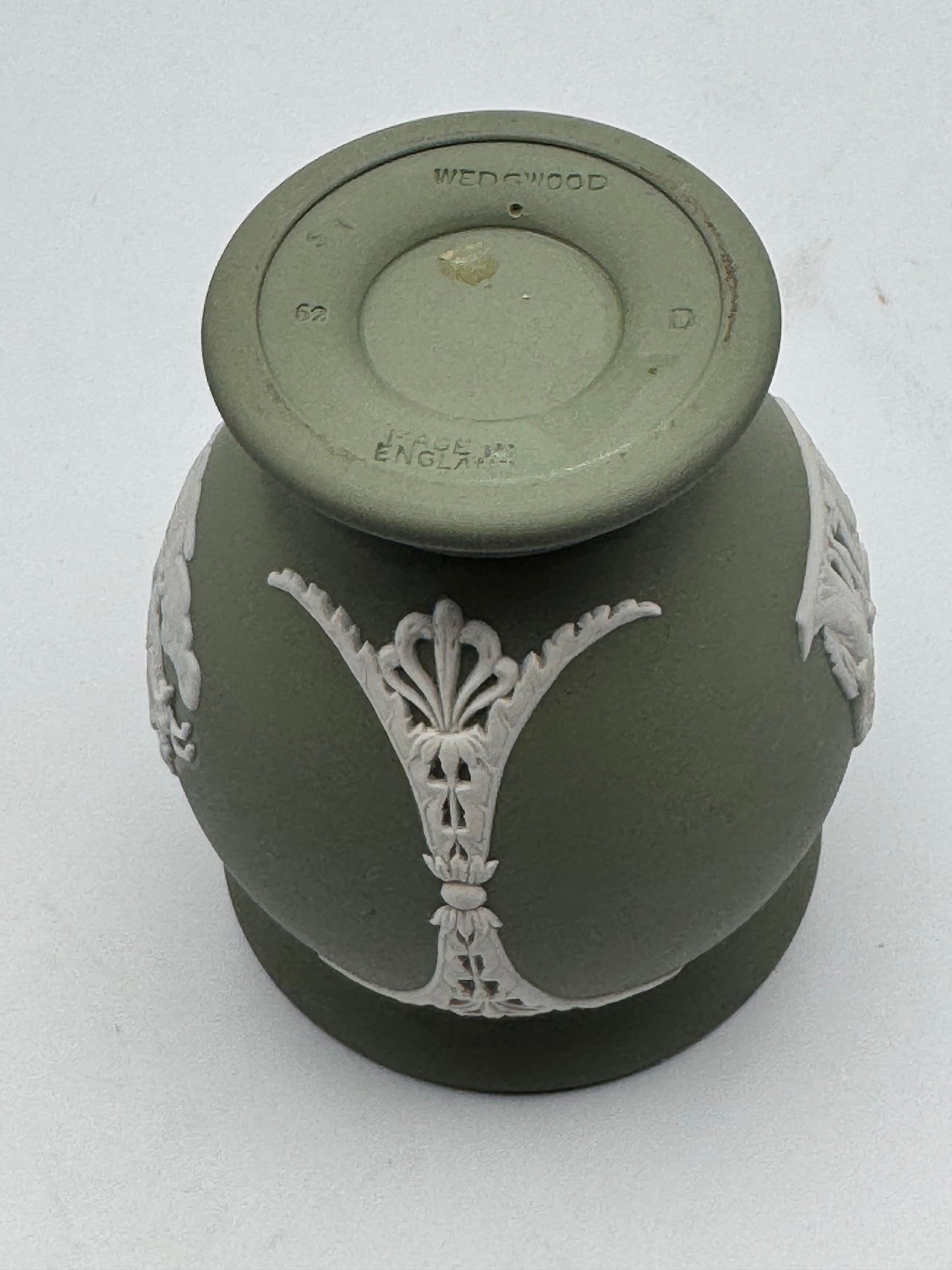 1962 Wedgwood Green Jasperware Miniature Urn Vase England