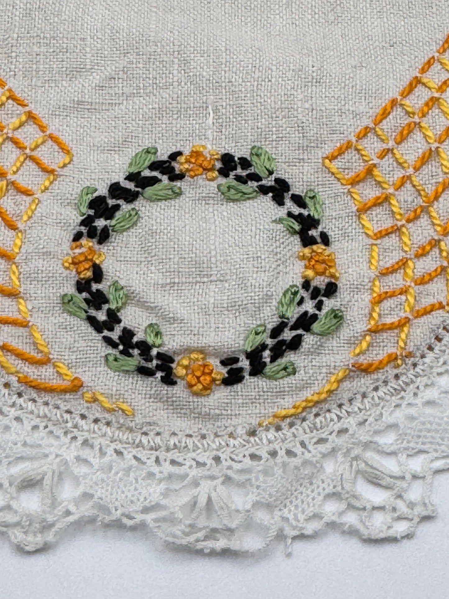 Vintage Linen Lace Dresser Runner Hand Embroidered Wreath Motif 13.25”