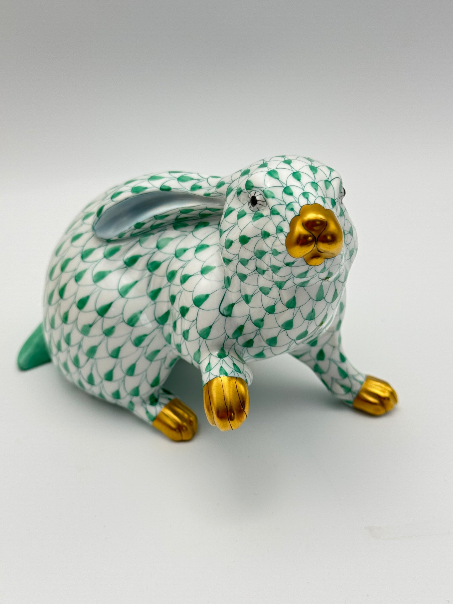 Vintage Herend GREEN Bunny Fishnet Figurine With Gold Detail Circa 4.25”h ESTATE FIND