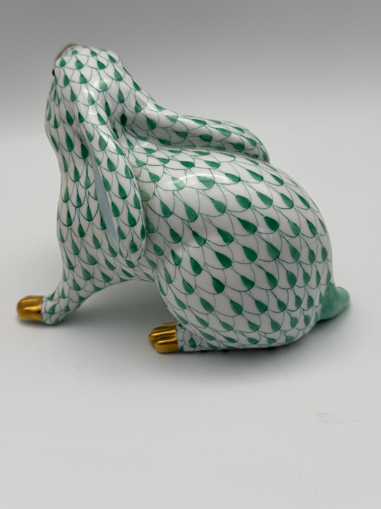 Vintage Herend GREEN Bunny Fishnet Figurine With Gold Detail Circa 4.25”h ESTATE FIND