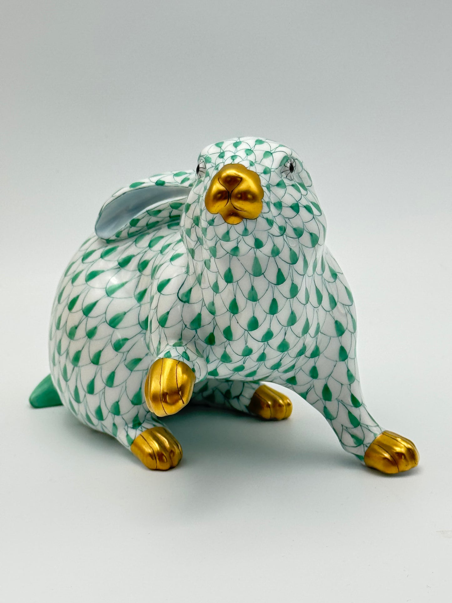 Vintage Herend GREEN Bunny Fishnet Figurine With Gold Detail Circa 4.25”h ESTATE FIND