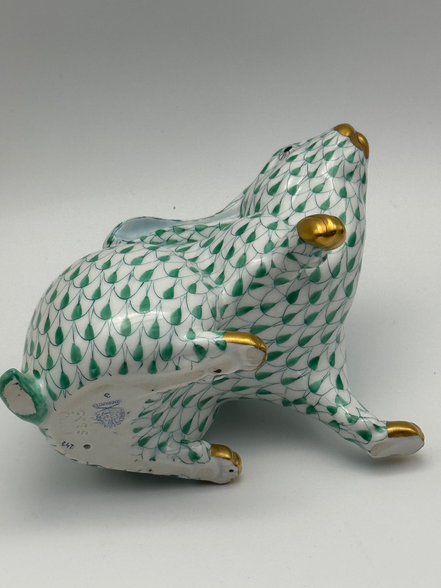 Vintage Herend GREEN Bunny Fishnet Figurine With Gold Detail Circa 4.25”h ESTATE FIND