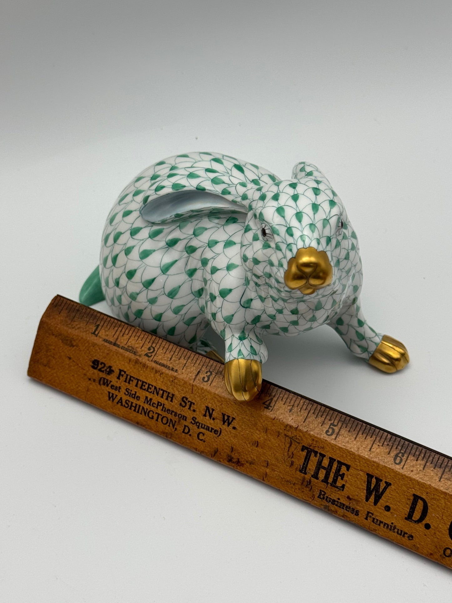 Vintage Herend GREEN Bunny Fishnet Figurine With Gold Detail Circa 4.25”h ESTATE FIND
