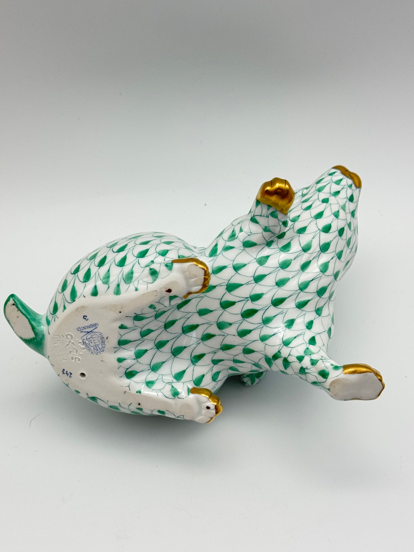 Vintage Herend GREEN Bunny Fishnet Figurine With Gold Detail Circa 4.25”h ESTATE FIND